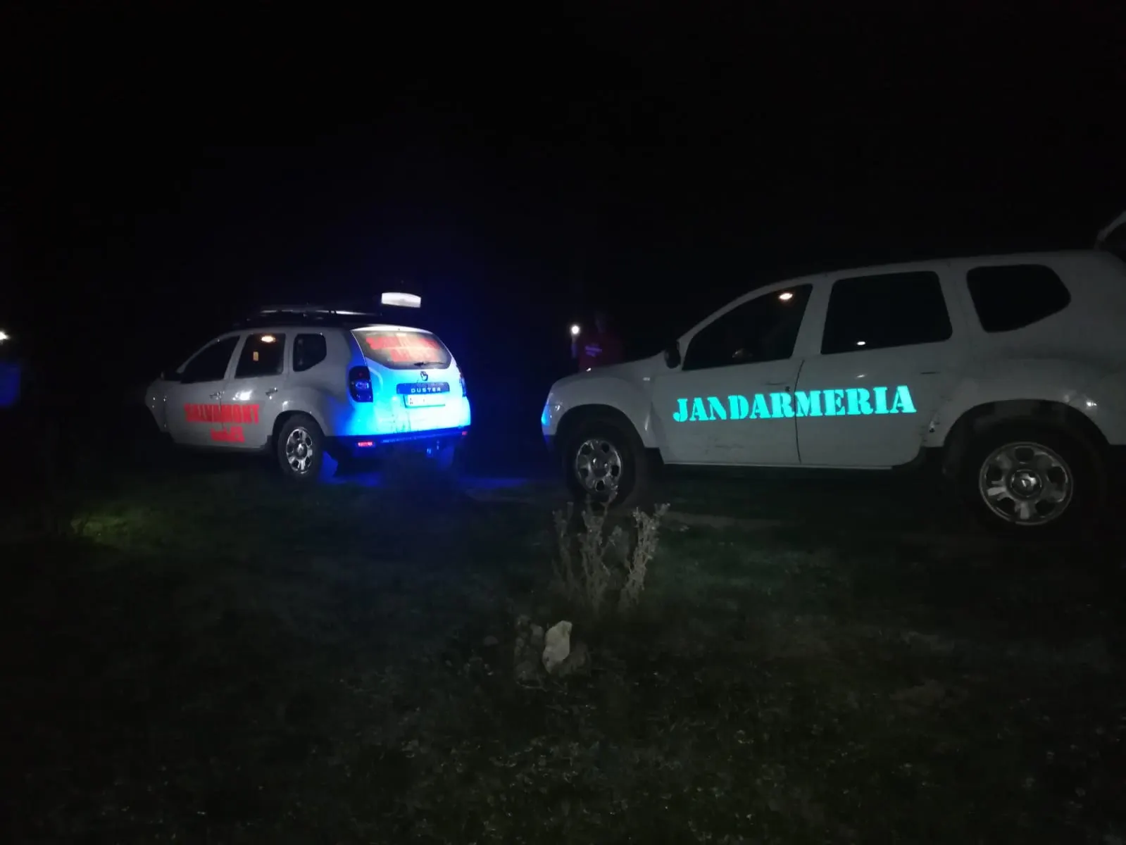 turiști epuizați salvați de jandarmii și salvamontiștii argeșeni (3)