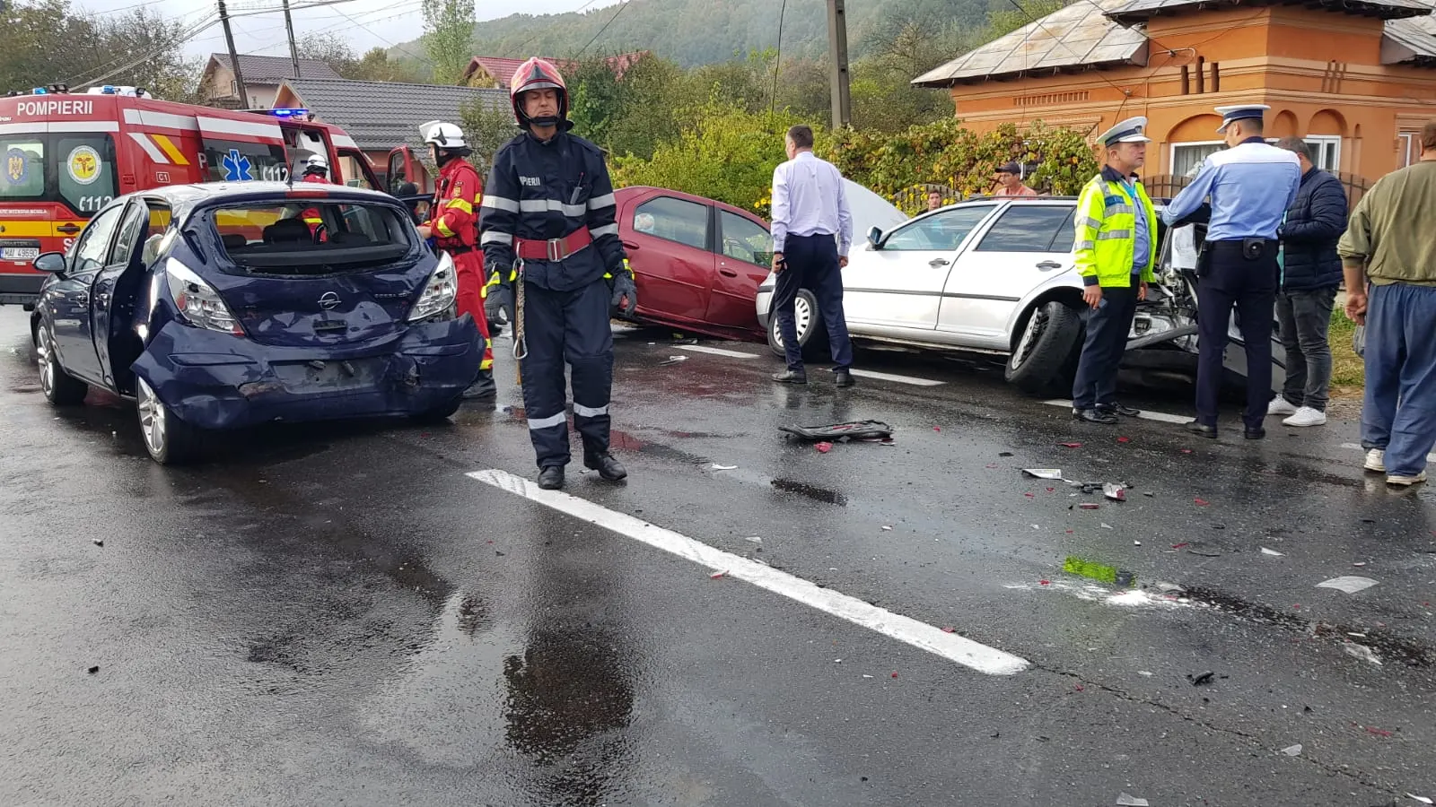 Carambol la Valea Ursului - 4 autovehicule