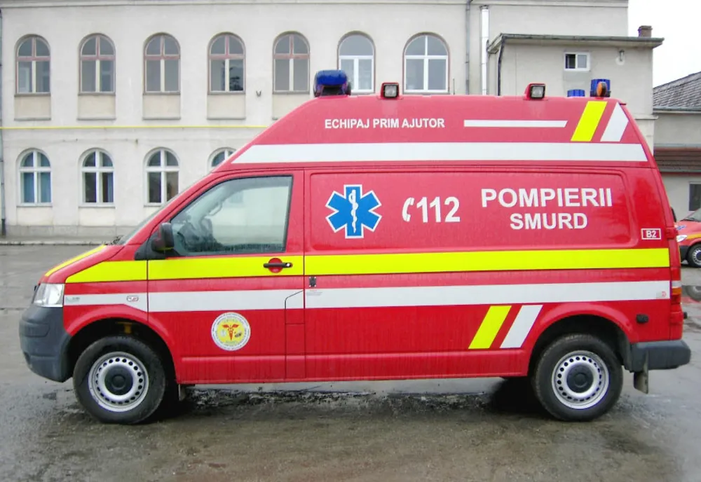 Incident într-o școală din Argeș. Un cadru didactic a acroșat cu mașina patru elevi