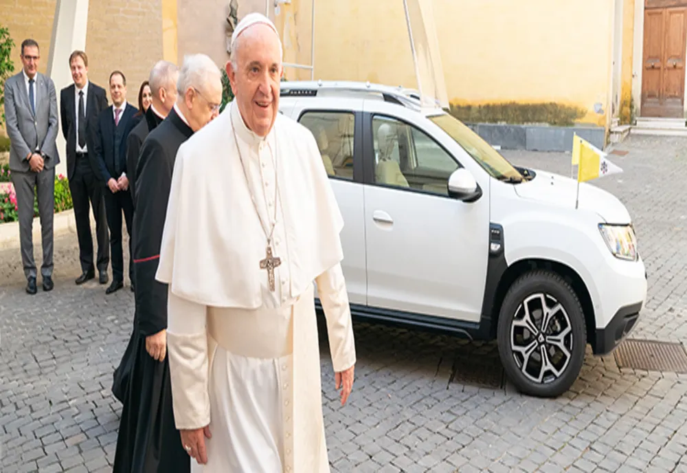 Papa Francisc are "papamobil" Duster