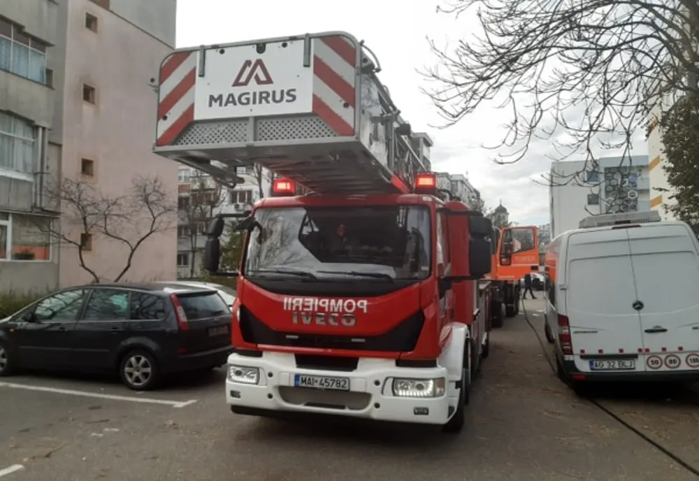 Incendiu la un bloc din Piteşti