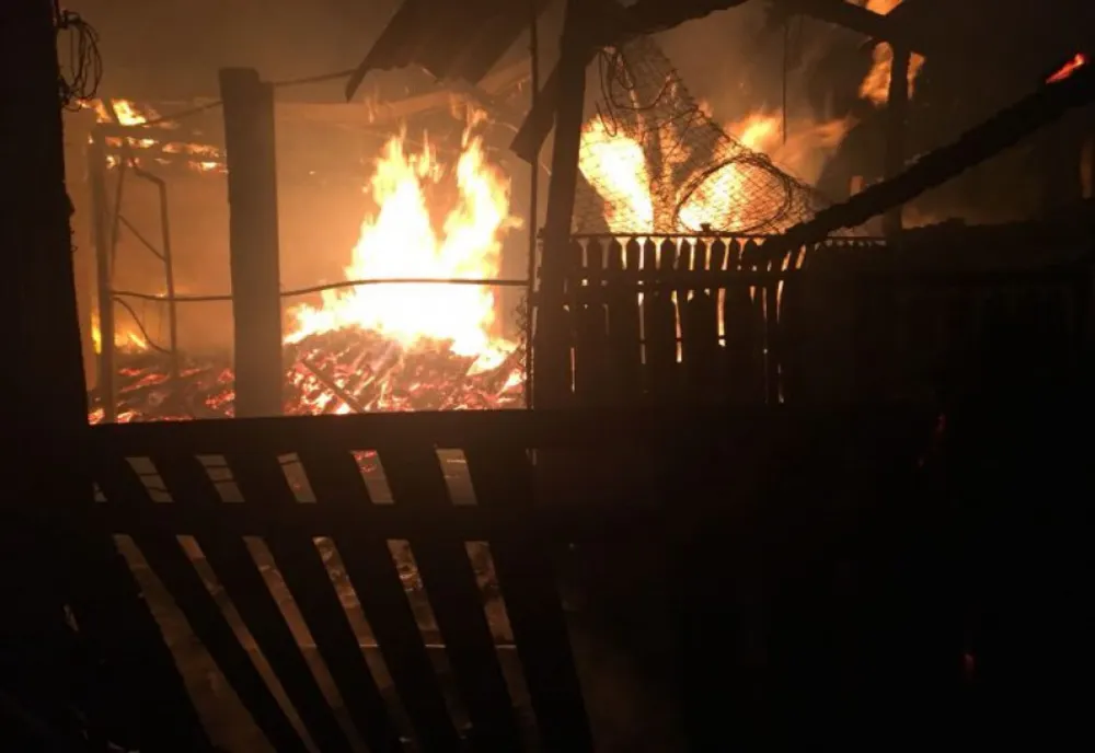 Cadavrul unei femei descoperit la un incendiu din Leordeni