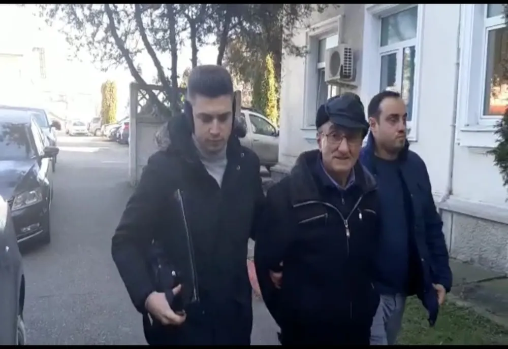 Şi-a atacat fratele cu un cuţit!