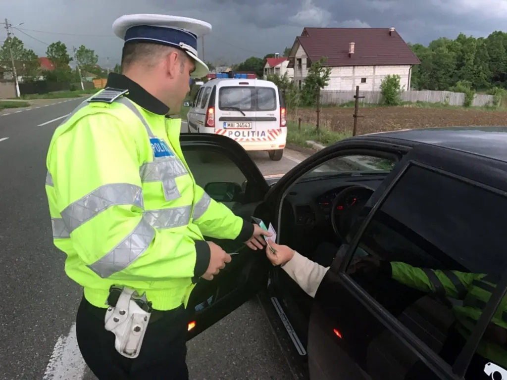 Șofer băut și fără permis urmărit de polițiști!