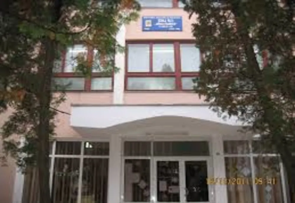 Școlile au fost închise din cauza copiilor răciți!