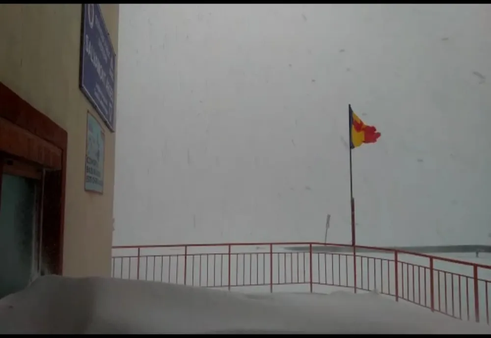 Video-Vând puternic și zăpadă de 140 de centimetri în Munții Făgăraș!
