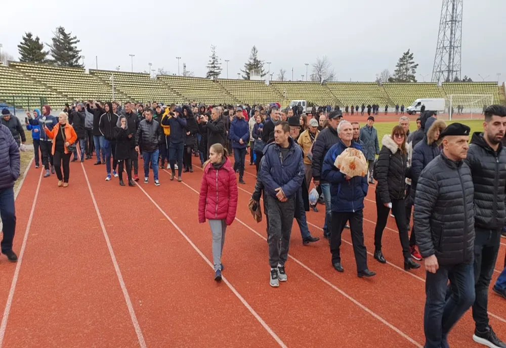 Sicriul cu trupul neînsuflețit al fostului fotbalist Ilie Bărbulescu a ajuns la stadionul Nicolae Dobrin
