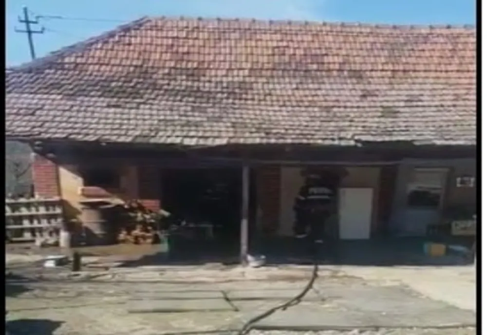Bătrâna s-a ars în timp ce încerca butelia cu flacăra!