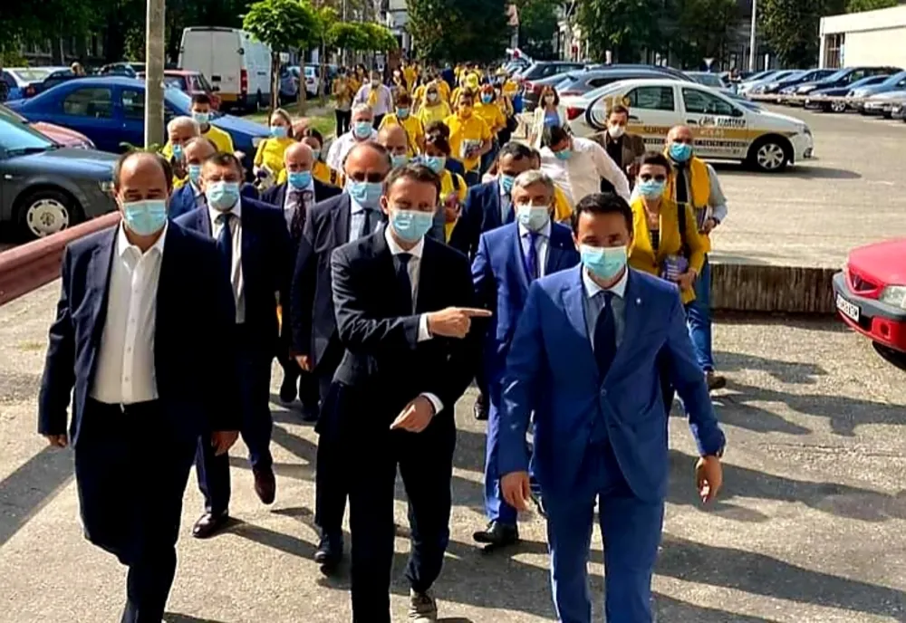 Siegfried Mureșan le- a transmis tinerilor argeșeni de ce este important să iasă la vot