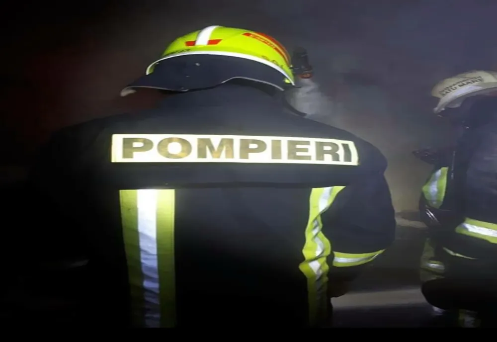 VIDEO: Dezastru de Crăciun. Locuinţă distrusă de flăcări