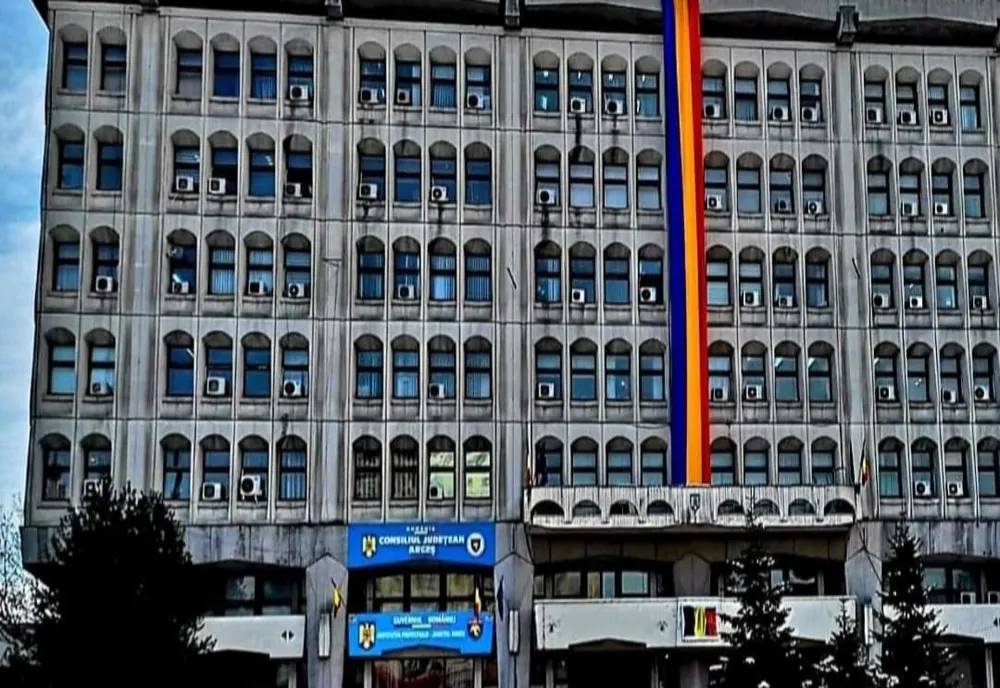 Sindicaliștii SANITAS Argeș au anunțat că vor picheta astăzi Instituția Prefectului