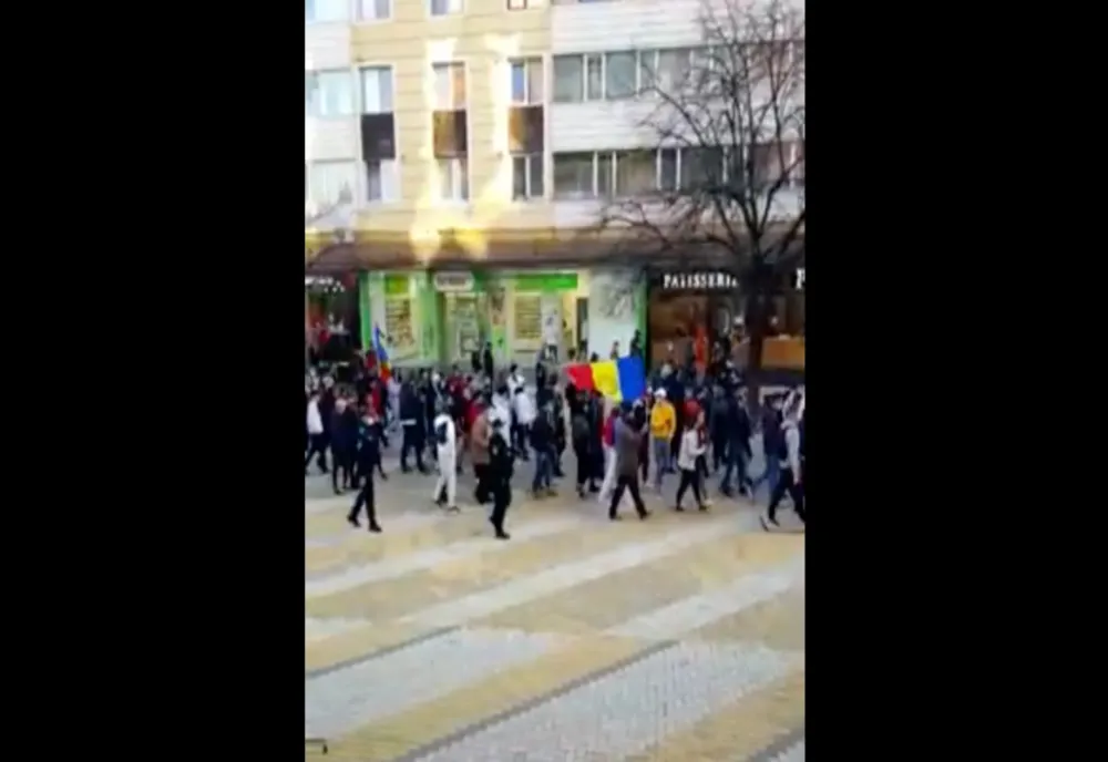 Protest în această după amiază în fața Prefecturii Argeș împotriva noilor restricții
