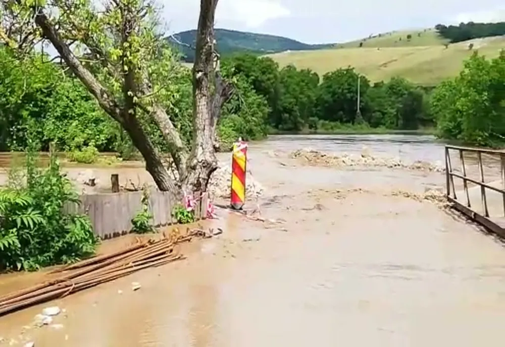 Intervenții în 12 localități pentru evacuarea apei