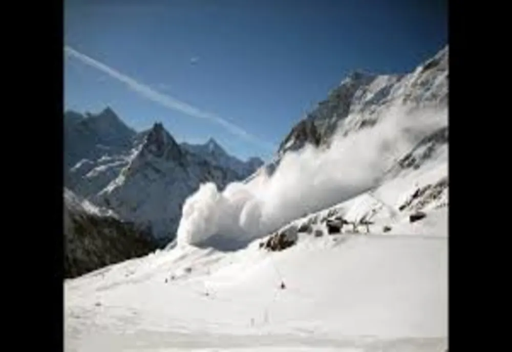 Risc însemnat de avalanşe în Carpaţii Meridionali, la altitudine mare, începând de sâmbătă