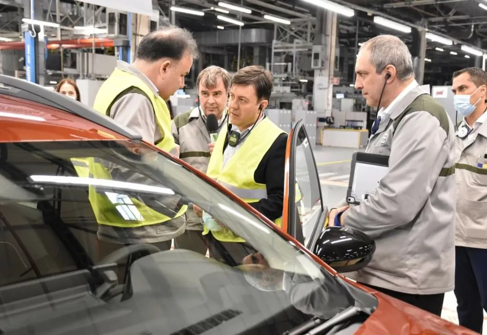 Ministrul economiei la uzina Dacia: Prioritatea noastră este să menținem oamenii pe posturi