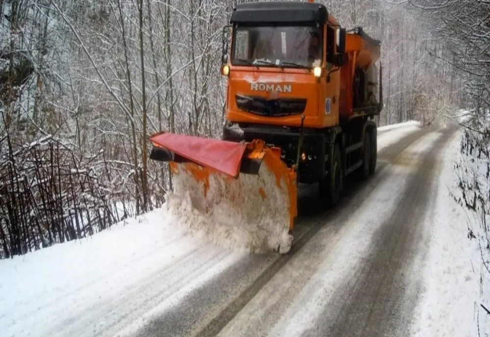 PESTE 40 DE UTILAJE DE DESZĂPEZIRE ALE DRDP AU ACŢIONAT PE DRUMURILE NAŢIONALE DIN CENTRUL ŢĂRII