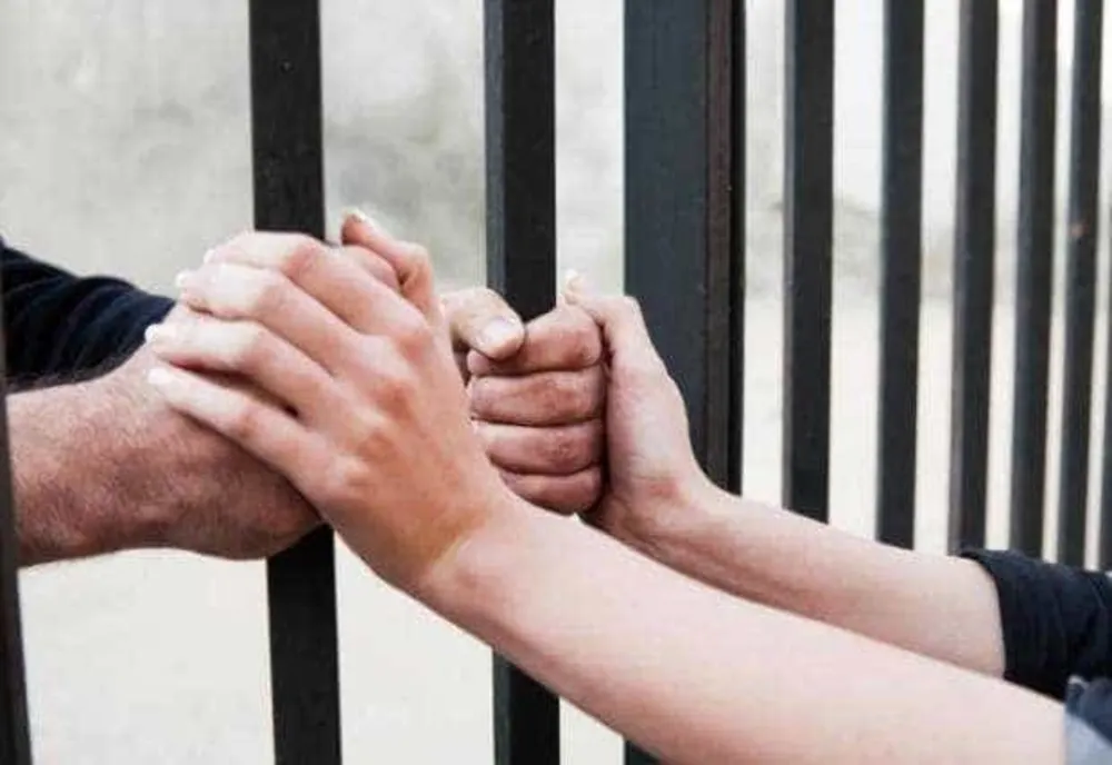 REȚINUT PENTRU TÂLHĂRIE ȘI ÎNCĂLCAREA UNUI ORDIN DE PROTECȚIE