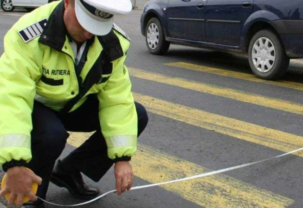 ACCIDENT GRAV: FATĂ DE 14 ANI LOVITĂ DE MAȘINĂ PE O TRECERE DE PIETONI ÎN BĂBENI, VÂLCEA