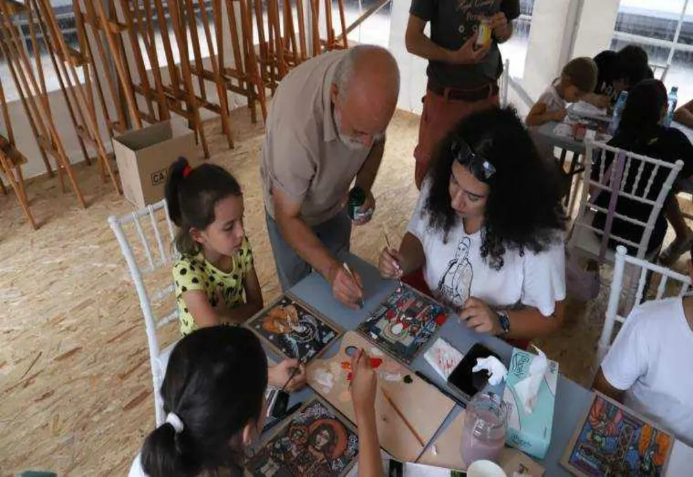 ATELIER DE CREAȚIE A ICOANELOR PE STICLĂ PENTRU COPII ÎN PITEȘTI