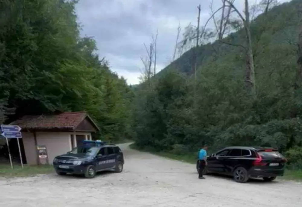 INTERVENȚIE JANDARMI PENTRU LIMITAREA EFECTELOR VIITURII ÎN ZONA NUCȘOARA-VALEA REA