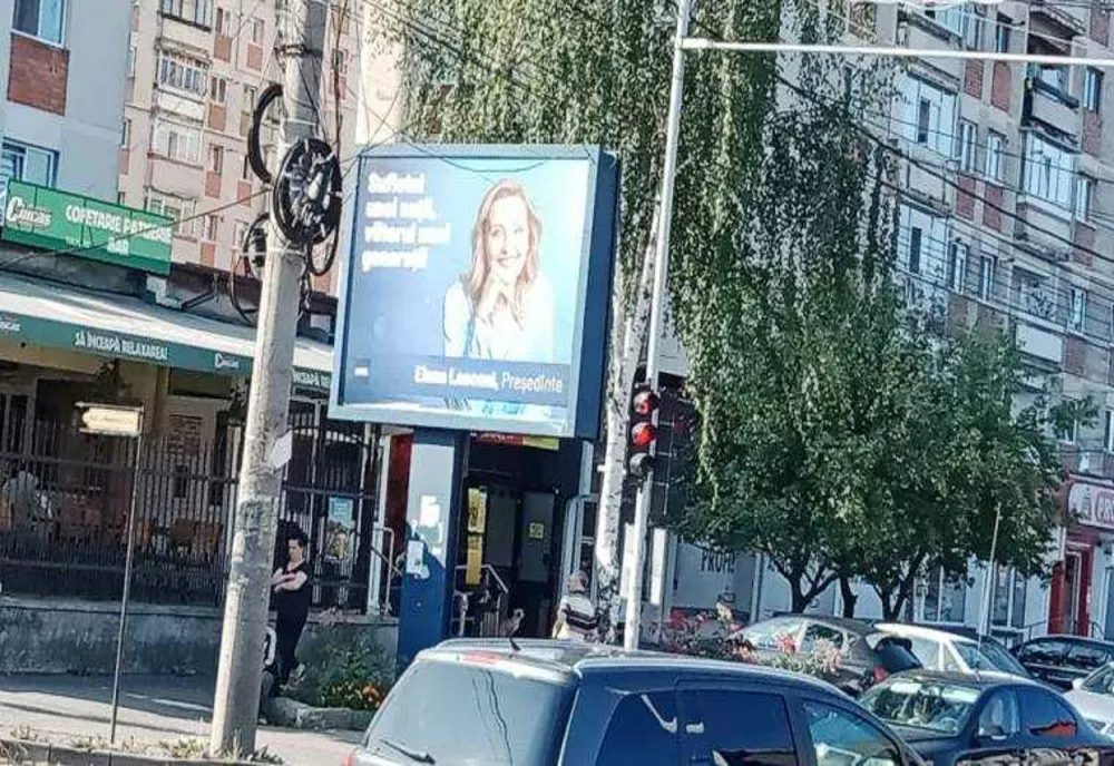 SCANDALUL CHILOMETRULUI DE PANOURI PUBLICITARE ÎN CAMPANIA ELECTORALĂ