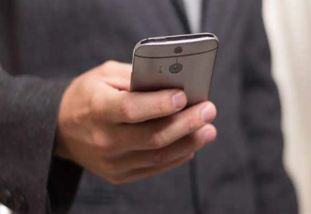 MINISTRUL EDUCAȚIEI DIN FRANȚA ANUNȚĂ IMPLEMENTAREA UNEI „PAUZE DIGITALE” ÎN ȘCOLI ȘI LICEE