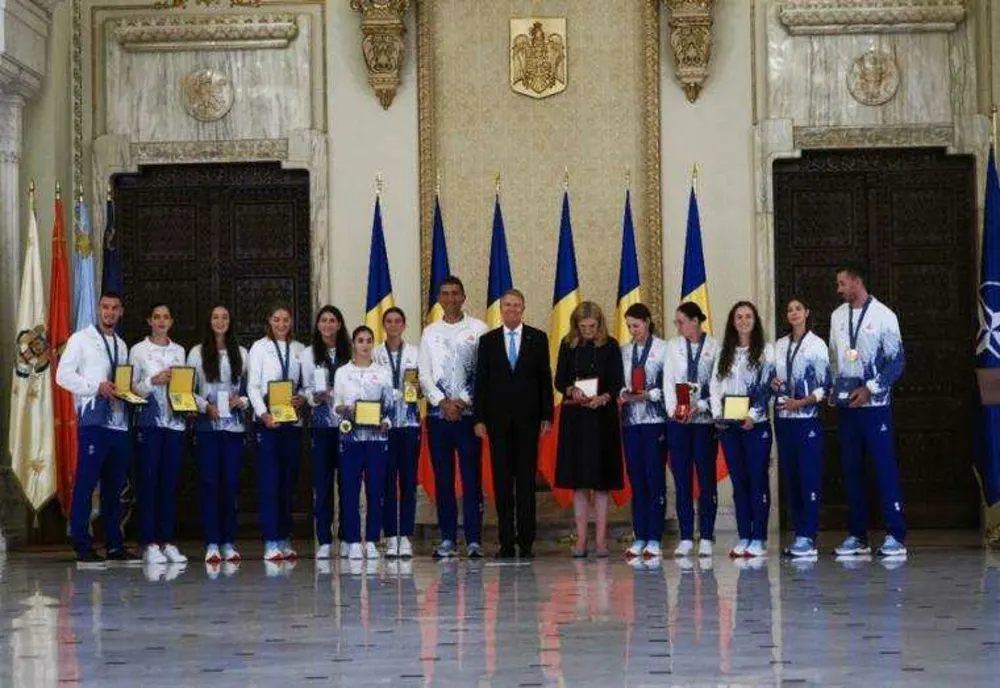 PREȘEDINTELE KLAUS IOHANNIS DECOREAZĂ SPORTIVII MEDALIAȚI LA JOCURILE OLIMPICE ȘI PARALIMPICE DE LA PARIS