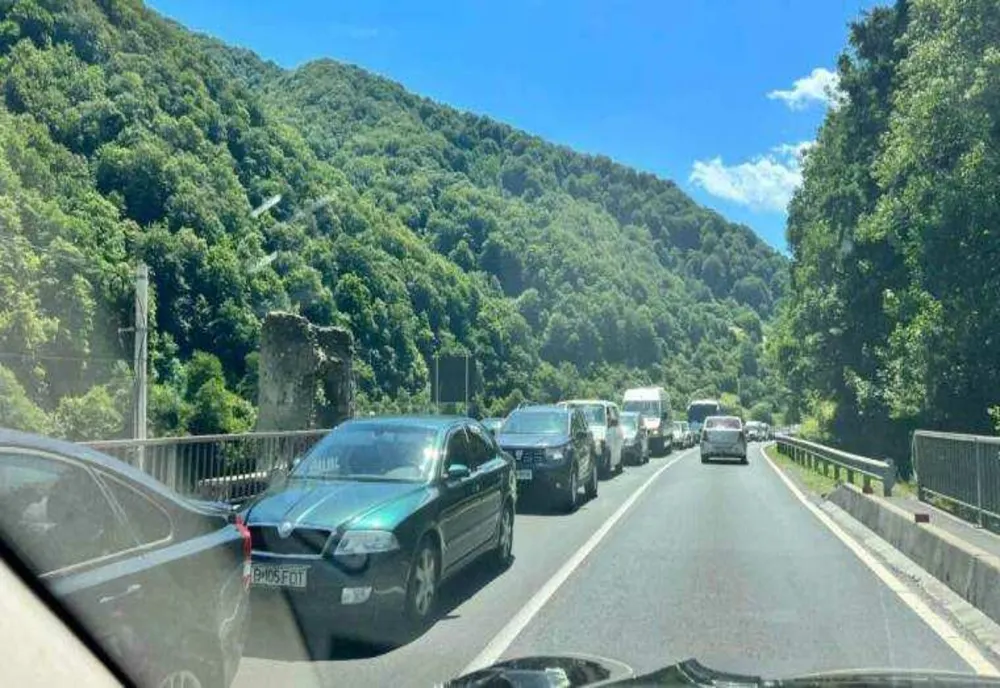 CIRCULAȚIA RUTIERĂ PE DN 7, ÎNCHISĂ ÎN REPRIZE DE 15 MINUTE