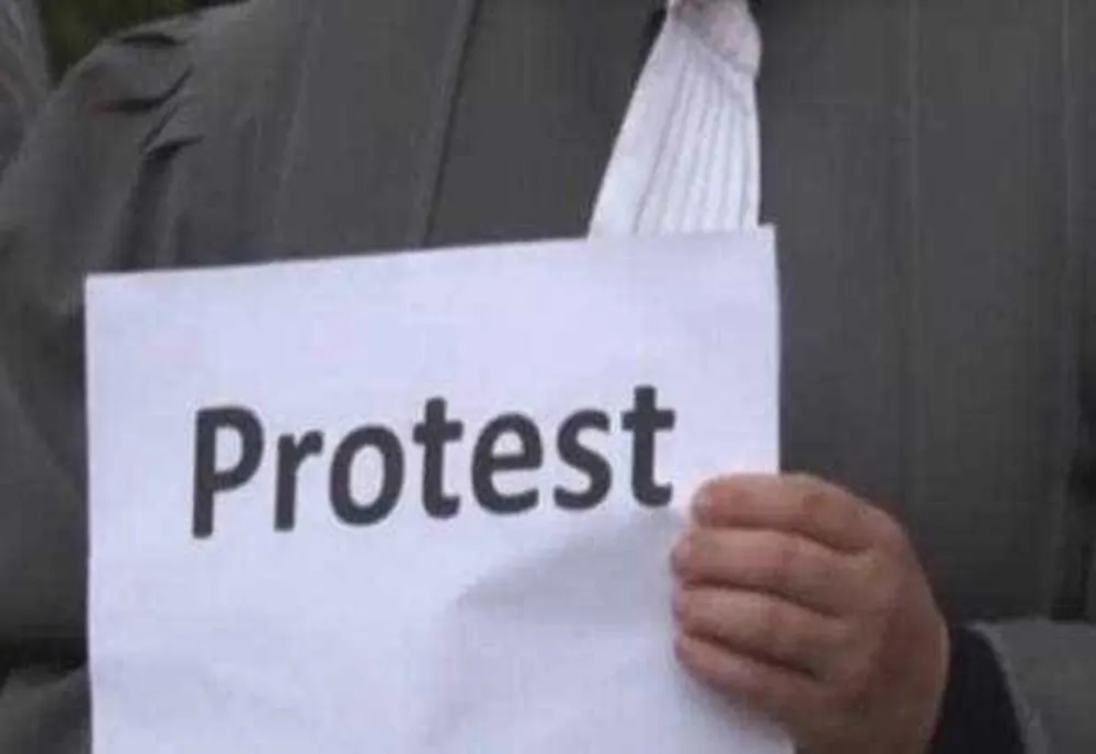 MEDICII ÎMPOTRIVA INJUSTIȚIEI: PROTEST ÎN PIAȚA VICTORIEI
