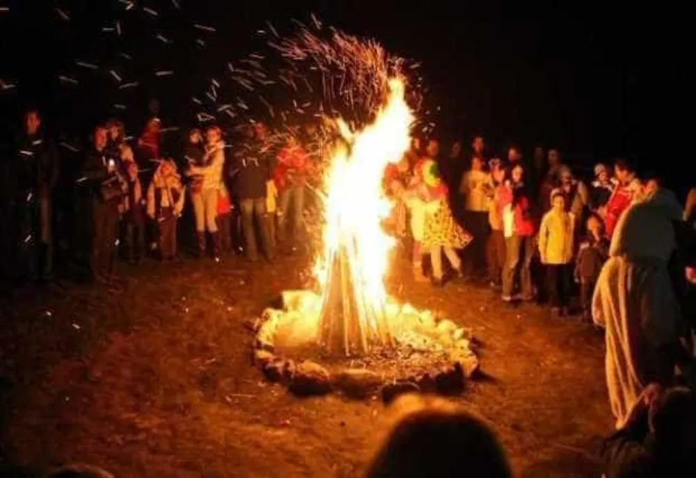 "Focul lui Sumedru" revine la Topoloveni într-o seară plină de tradiție și spectacol