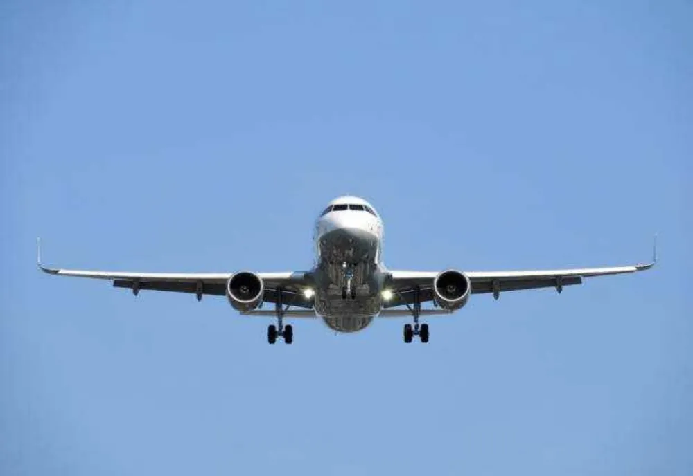 UN AVION WIZZ AIR A SOLICITAT ATERIZARE DE URGENȚĂ PE AEROPORTUL HENRI COANDĂ