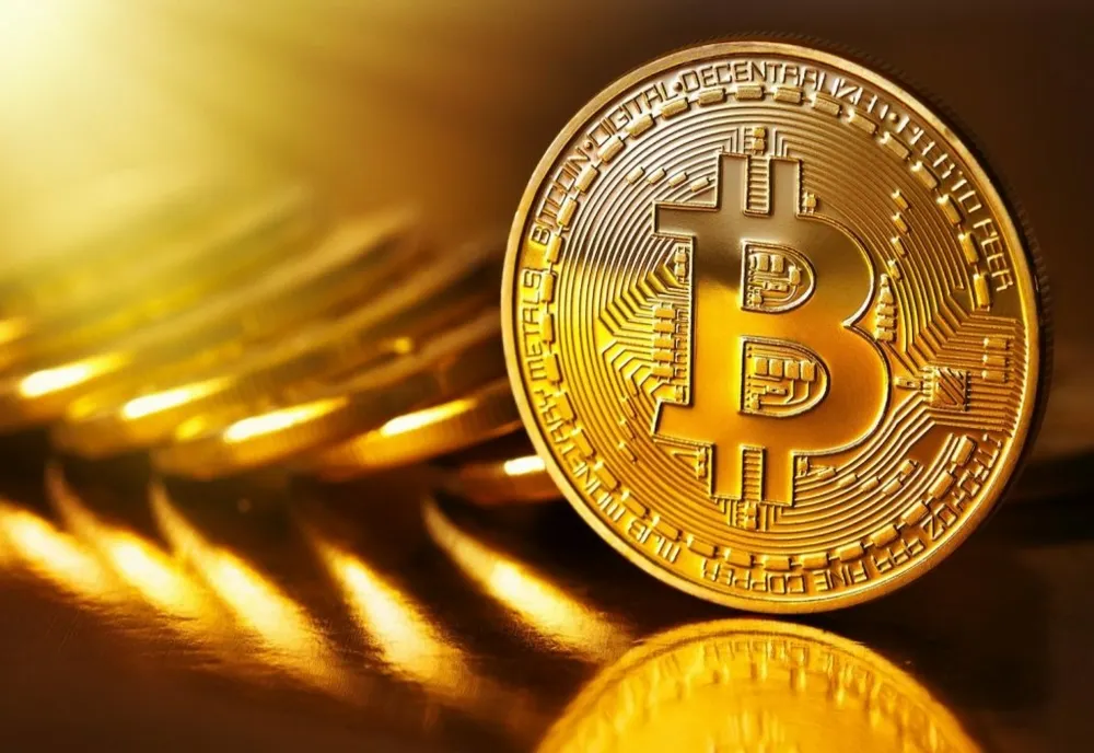 BITCOIN, PESTE PRAGUL DE 81.000 DE DOLARI