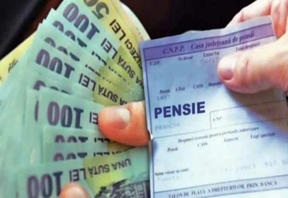 PLATA PENSIILOR PE CARD, DEVANSATĂ. CÂND INTRĂ BANII ÎN OCTOMBRIE 2025