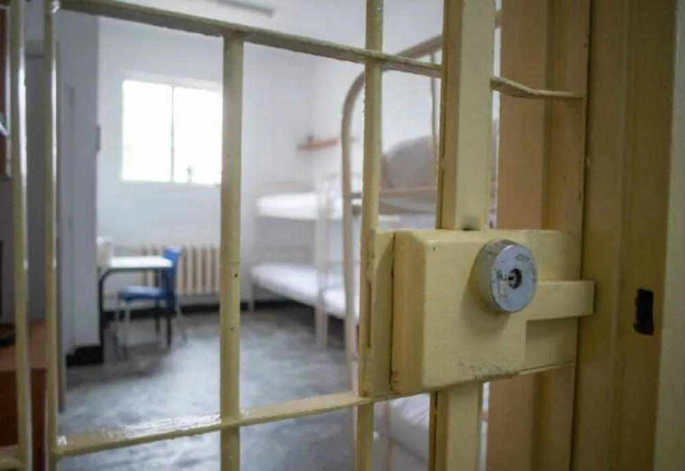 ROMÂN CONDAMNAT LA 25 DE ANI DE ÎNCHISOARE ÎN FRANȚA PENTRU VIOL ȘI TENTATIVĂ DE OMOR ASUPRA NEPOTIȚEI SALE