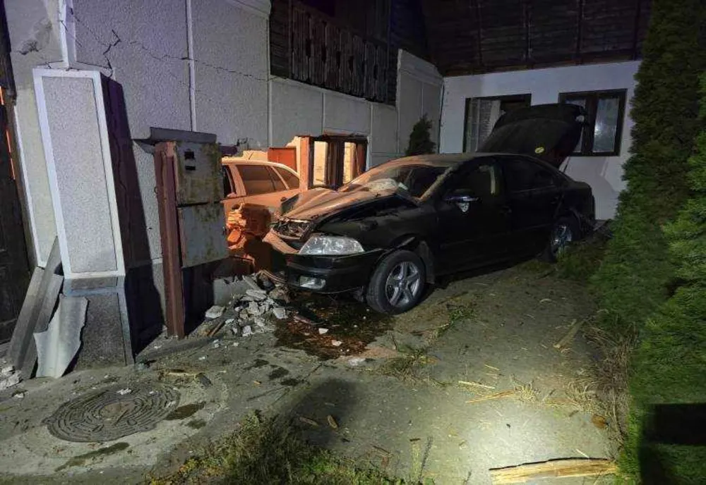ACCIDENTE RUTIERE ÎN ARGEȘ: INTERVENȚII ALE POMPIERILOR ÎN NOAPTEA DE VINERI SPRE SÂMBĂTĂ