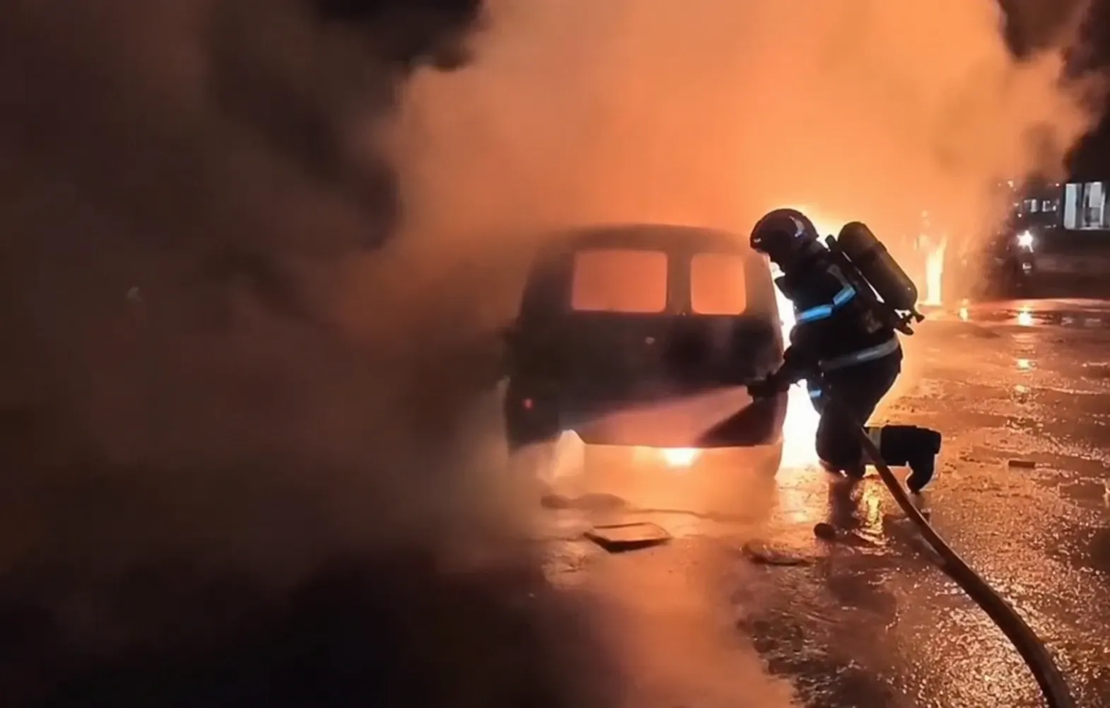 Incendiu mașină Argeș / Captură video 
