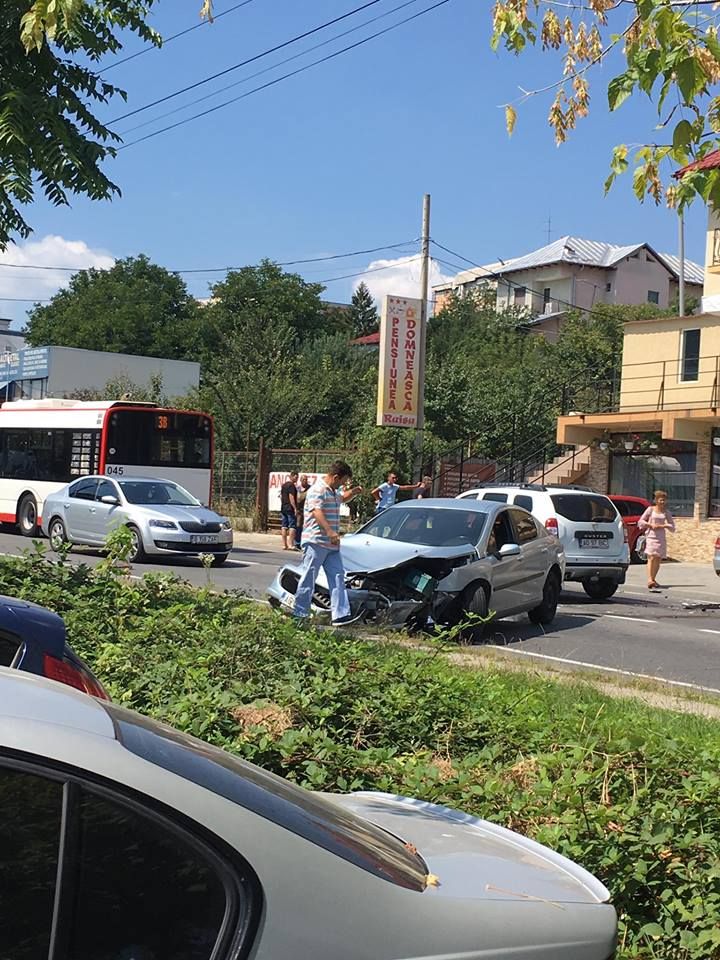 Tânără rănită din cauza unui şofer grăbit