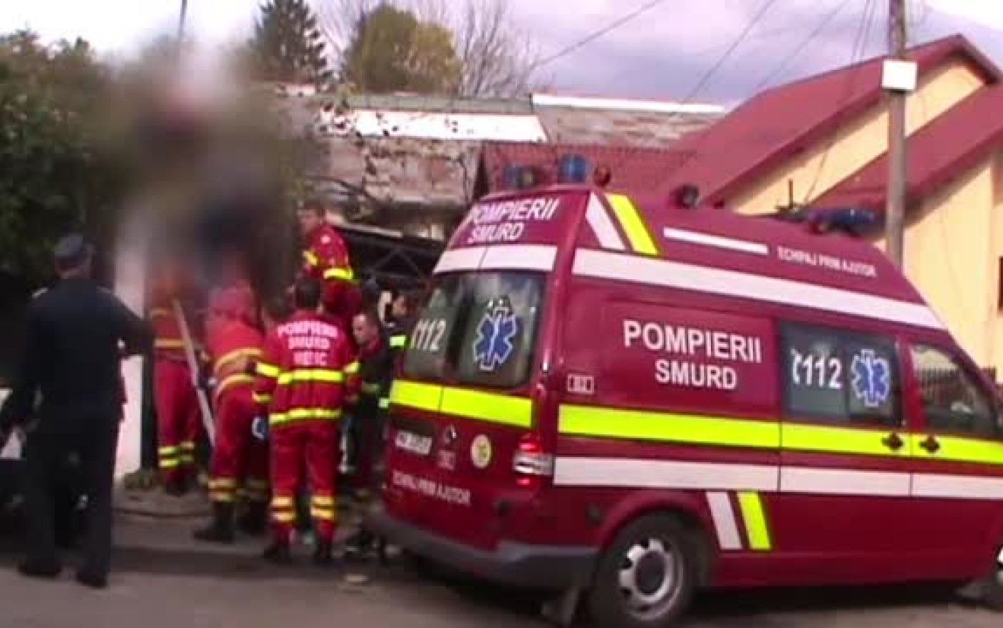 a rămas agațat în gard