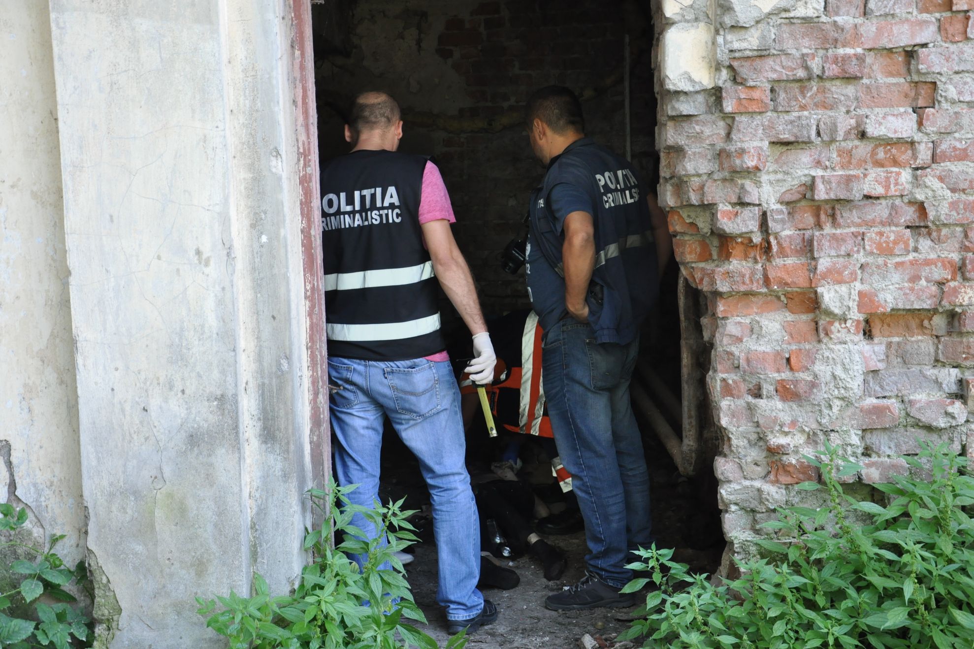 femeie găsită moartă în beci