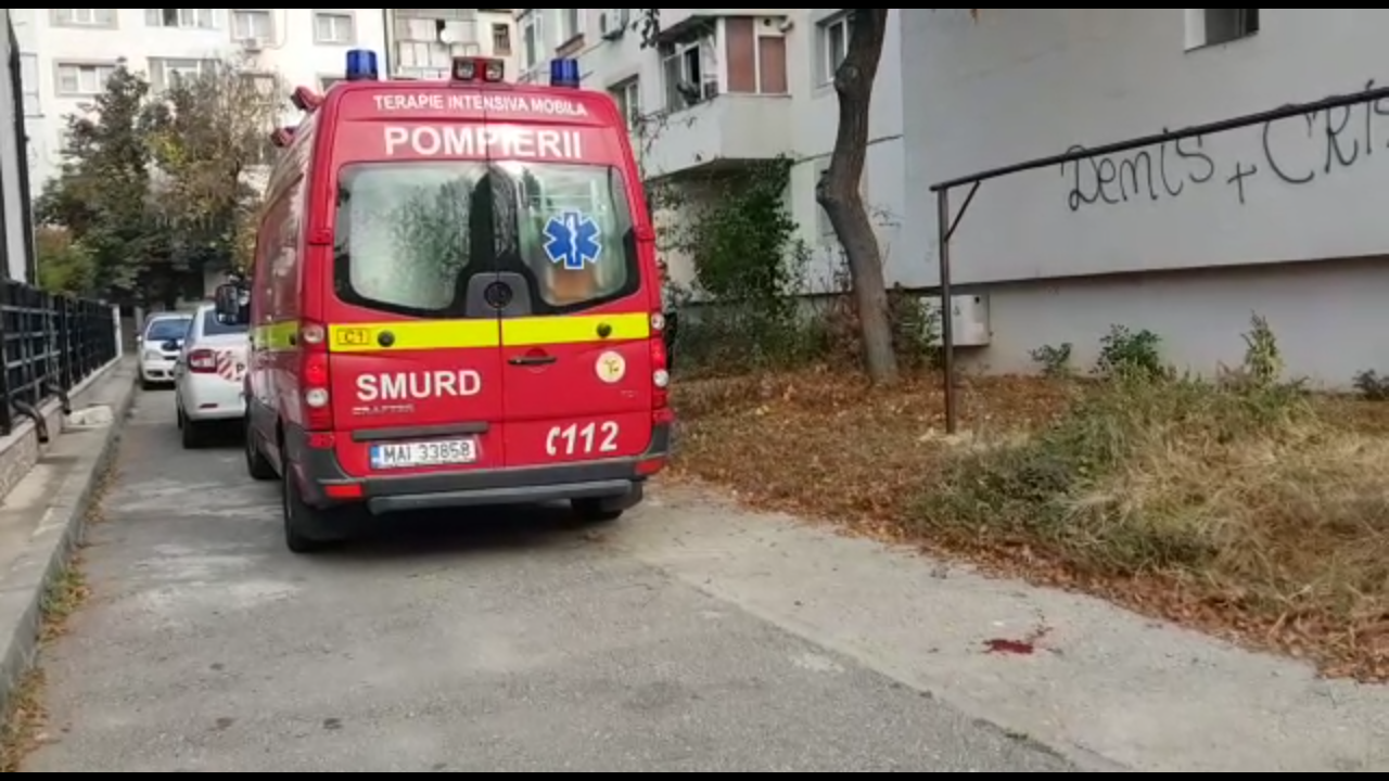 S-a aruncat de la etajul IV