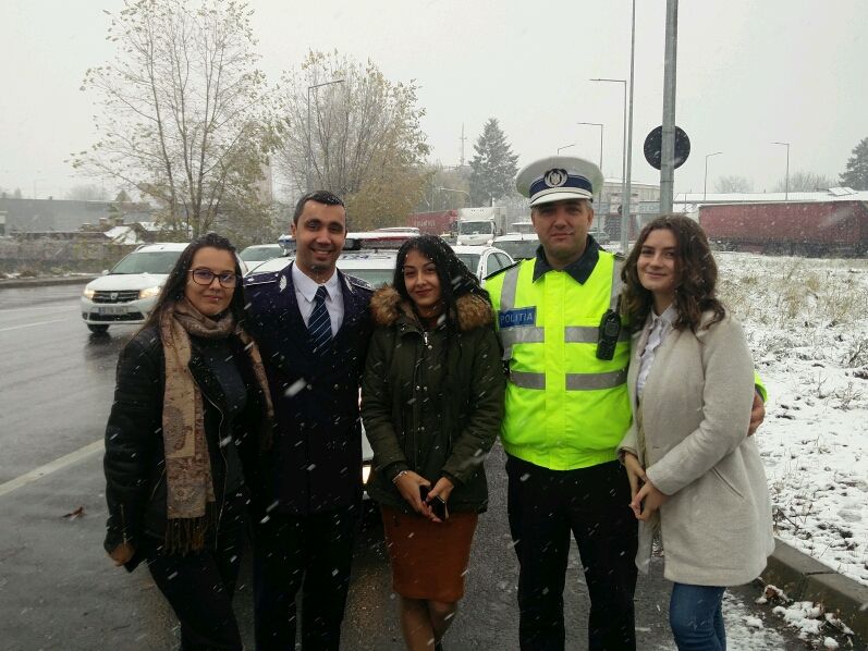 elevă_misiune poliție