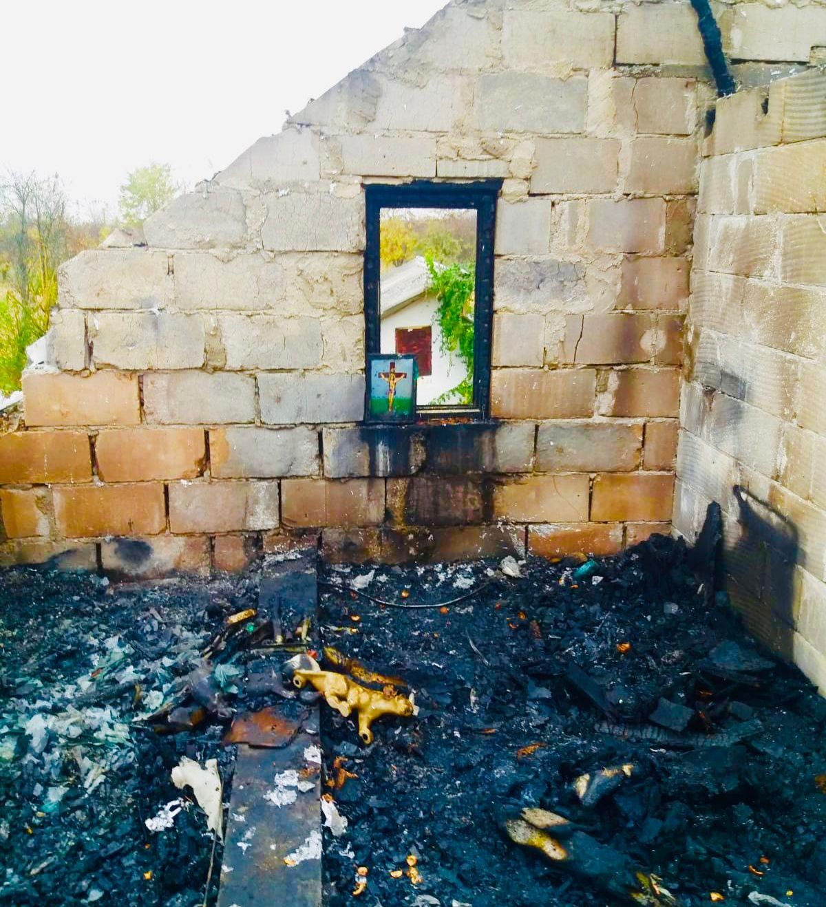 o icoana a ramas intacta după incendiu