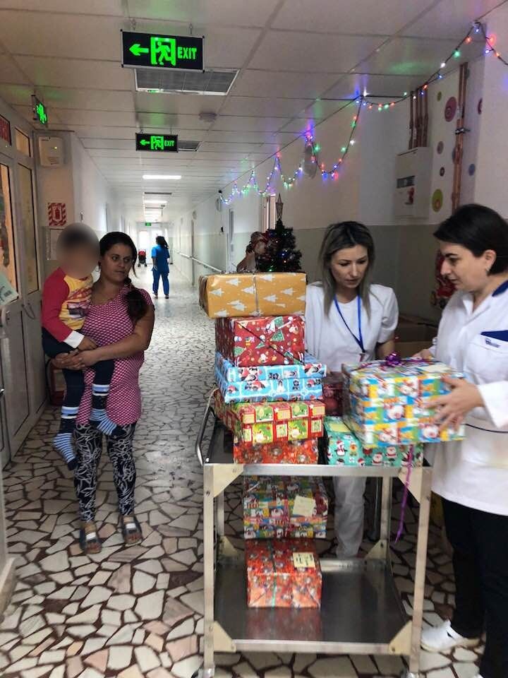 Moș Nicolae cadouri spital