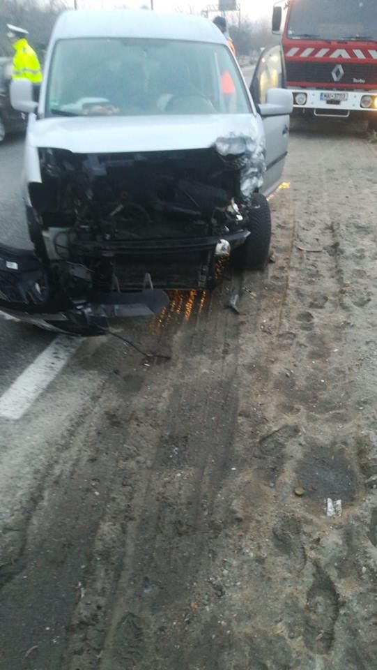Viteza şi poleiul a provocat un accident cu 3 masini la calinesti