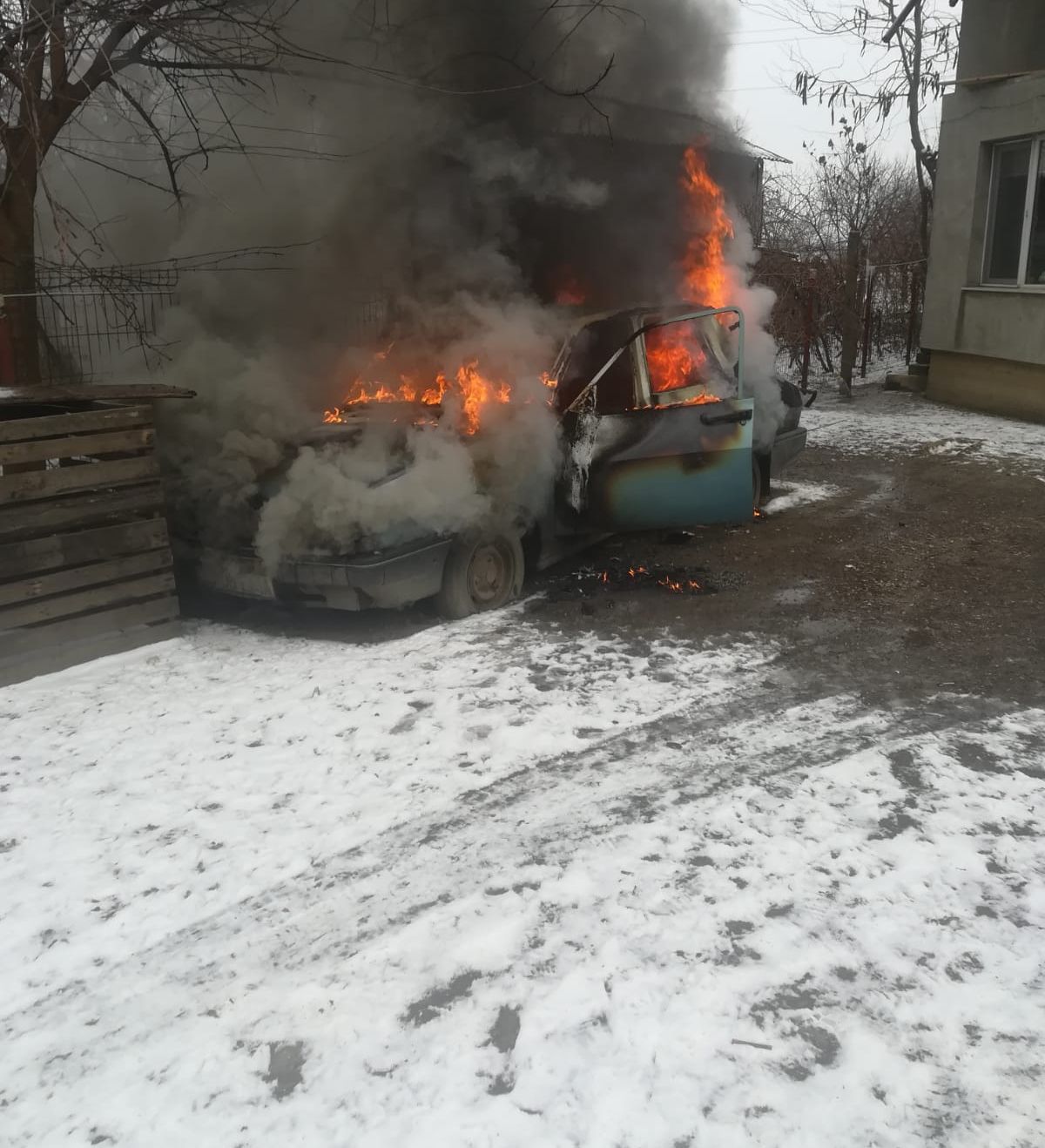 incendiu autoturism la Topoloveni