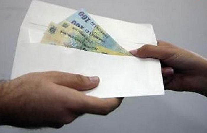 Un politist a facut autodenunt dupa ce i s-a oferit mita