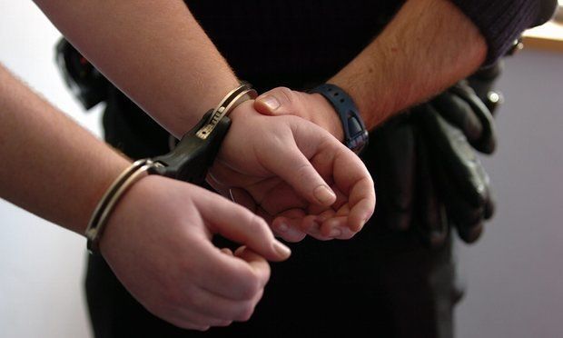 agresorul a fost retinut dupa ce si-a injunghiat rivalul