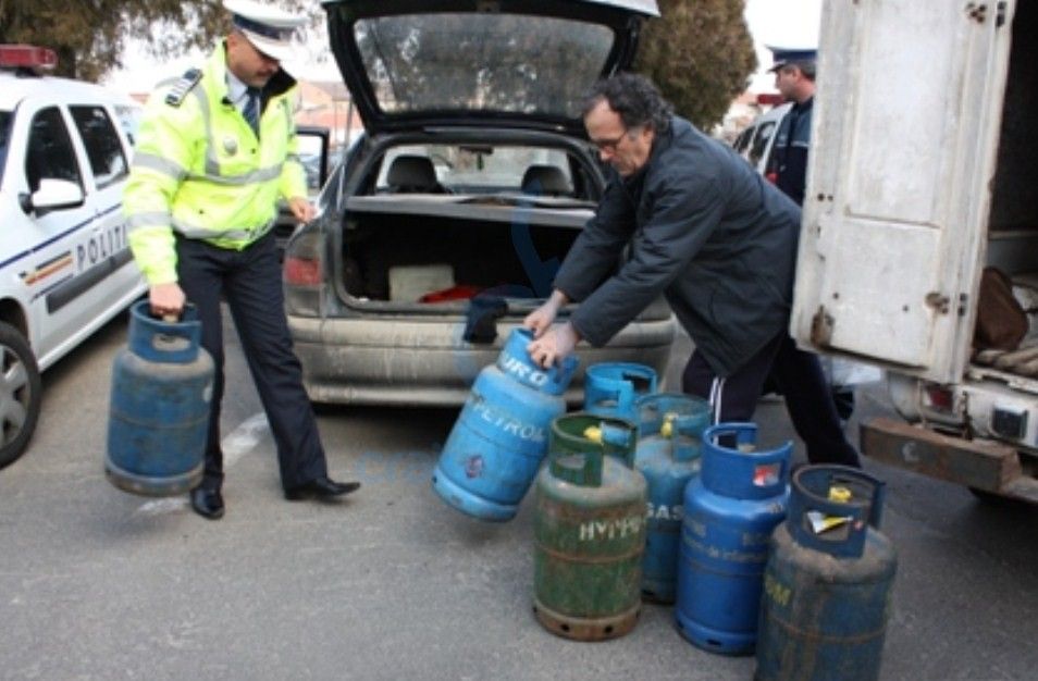 A furat cinci butelii de la o vecina si a fost prins de politisti