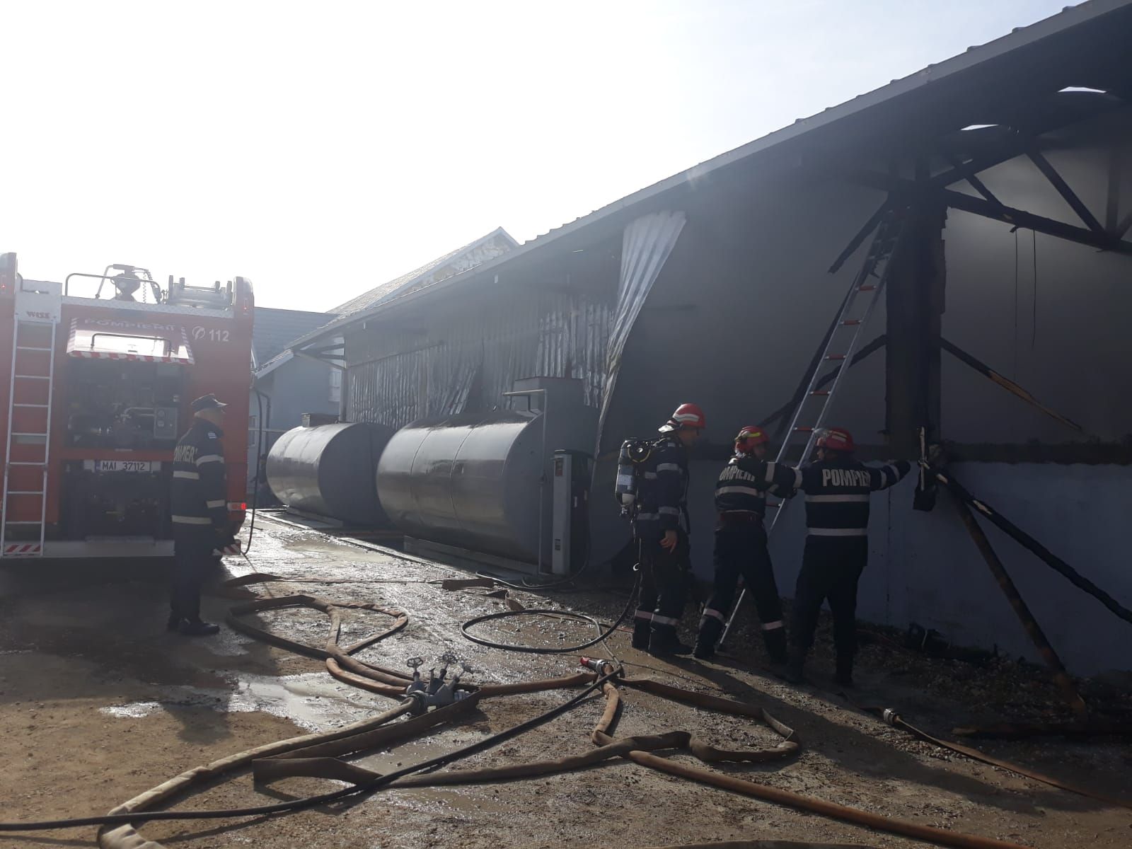 Incendiu hală de reparații