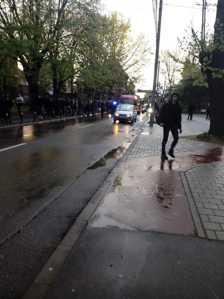 Elev accidentat in fata Colegiului Bratianu.1